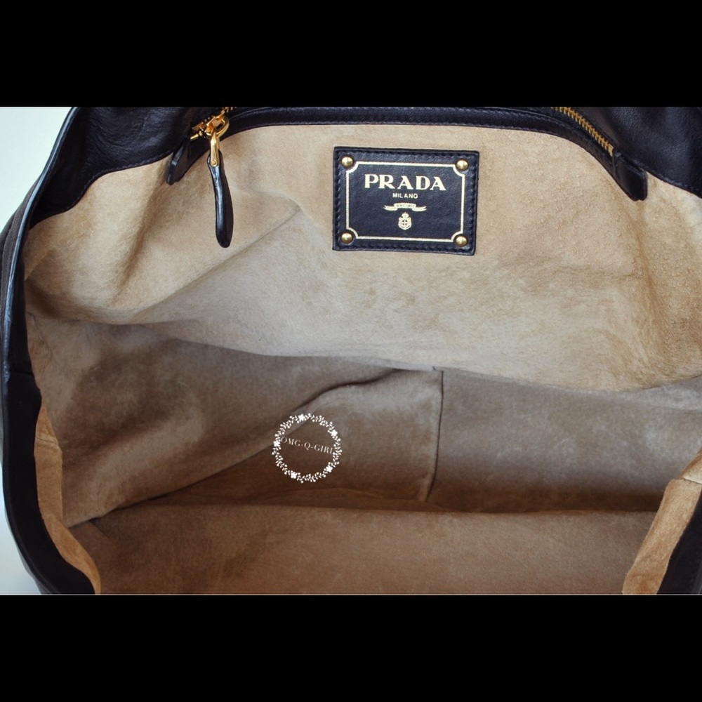 Authentic Prada black leather gold logo bag new - Picture 5 of 7